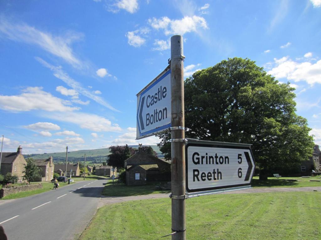 Bolton Arms Hotel Redmire Exterior photo